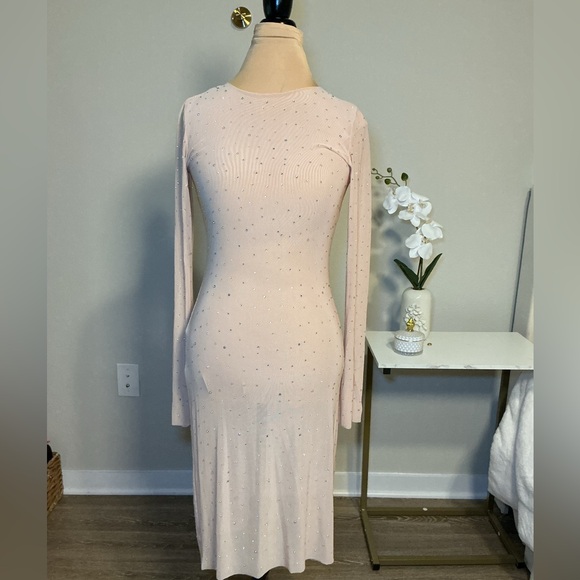 Forever 21 Dresses & Skirts - Elegant Pink Long Sleeve Dress